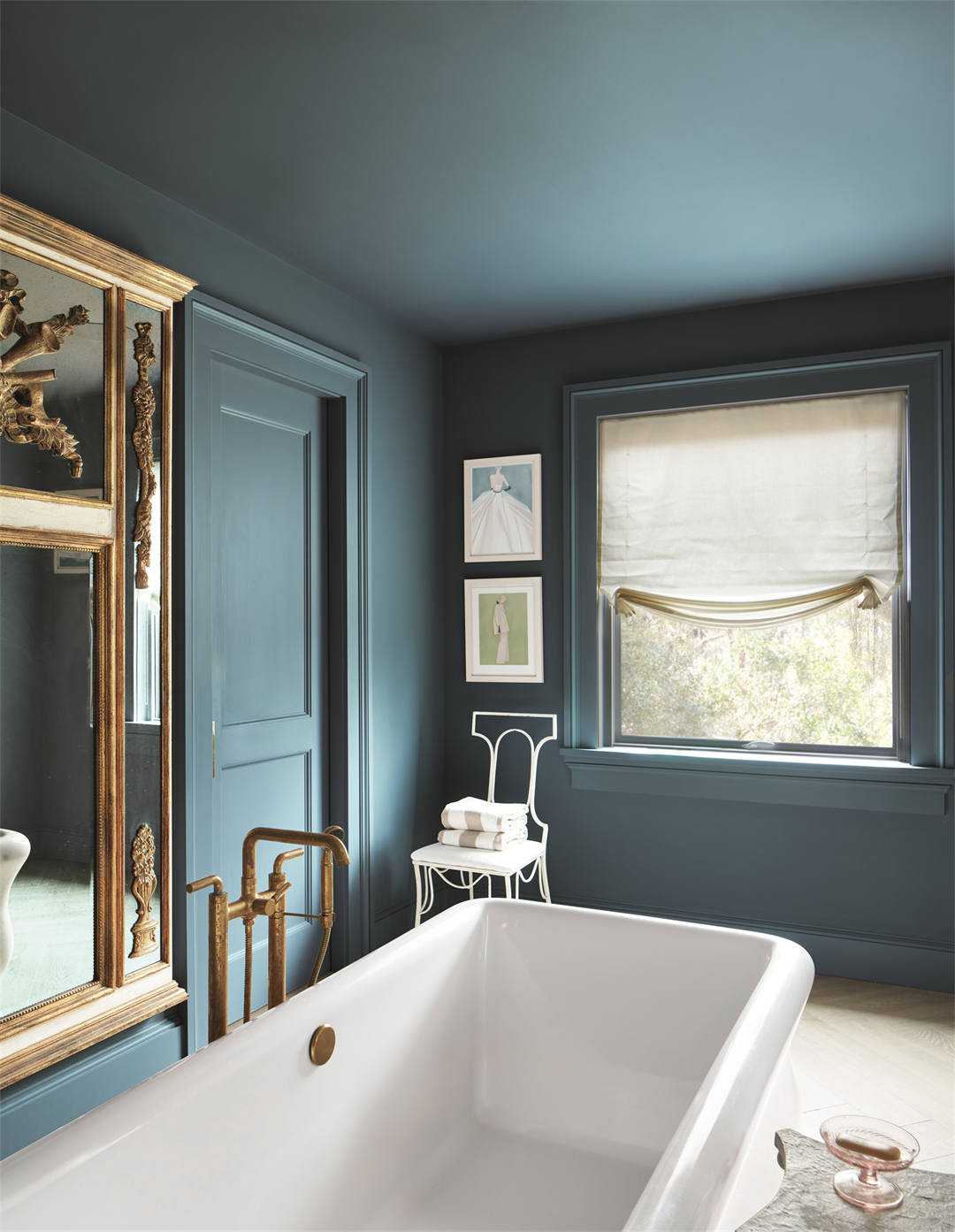 BM_CT25_B14_Bathroom_StainedGlass_CMYK.png